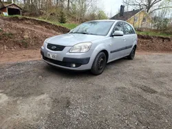 Silver Begagnad 2006 Kia Rio Halvkombi | 5 000 kr