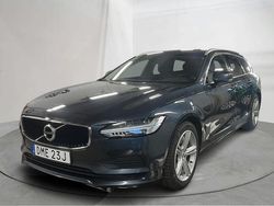 Mörkblå Begagnad 2019 Volvo V90 Momentum Kombi | 249 000 kr (Marknadspris)