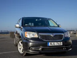 Svart Begagnad 2013 Lancia Voyager Minibuss | 65 000 kr (Superpris)