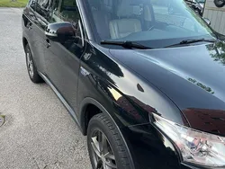 Svart Begagnad 2015 Mitsubishi Outlander P-HEV SUV | 135 000 kr (Bra pris)