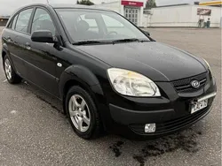 Svart Begagnad 2008 Kia Rio 4 Halvkombi | 24 800 kr (Lite dyr)