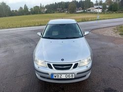Ljusgrå (grå) Begagnad 2004 Saab 9-3 Vector Sedan | 32 500 kr (Marknadspris)