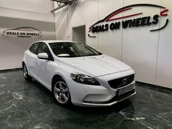 Vit Begagnad 2015 Volvo V40 Kinetic Kombi | 84 900 kr (Marknadspris)