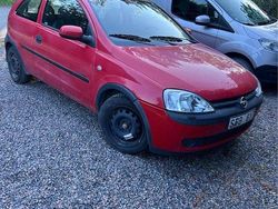 Röd Begagnad 2001 Opel Corsa Halvkombi | 5 000 kr (Marknadspris)