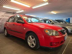 Röd Begagnad 2004 Kia Cerato Halvkombi | 19 900 kr