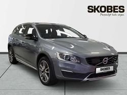 Grå Begagnad 2017 Volvo V60 CC Business Edition Kombi | 209 100 kr (Bra pris)
