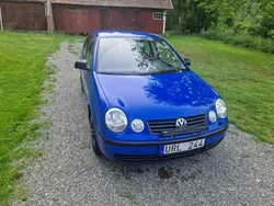 Blå Begagnad 2004 VW Polo Basis Halvkombi | 35 000 kr