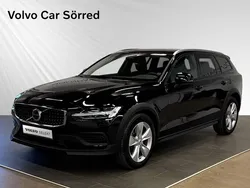 Grå Begagnad 2024 Volvo V60 CC Core Kombi | 409 900 kr (Bra pris)