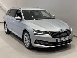 Silver (brilliant silver metallic) Begagnad 2024 Skoda Superb Style Kombi | 399 900 kr (Marknadspris)