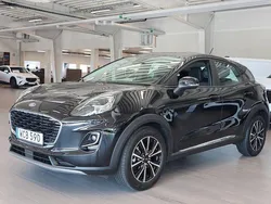 Svart (svart metallic) Begagnad 2022 Ford Puma Gen-E Titanium SUV | 234 900 kr (Dyr)