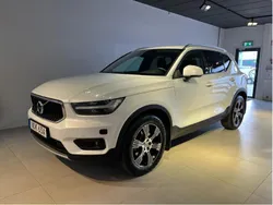 Vit Begagnad 2021 Volvo XC40 Momentum SUV | 279 000 kr (Marknadspris)