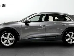 Tyfongrå metallic Begagnad 2022 Audi e-tron Proline SUV | 389 000 kr (Superpris)