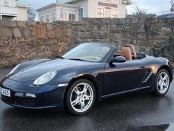 Mörkblå Begagnad 2005 Porsche Boxster Cab | 209 900 kr