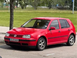 Röd Begagnad 2001 VW Golf IV Basis Halvkombi | 24 500 kr (Lite dyr)