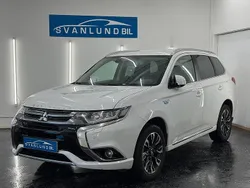 Vit Begagnad 2018 Mitsubishi Outlander P-HEV Comfort Edition SUV | 159 800 kr (Marknadspris)