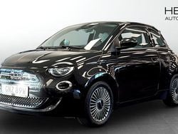 Svart (black) Begagnad 2022 Fiat 500e Icon Halvkombi | 189 900 kr (Marknadspris)