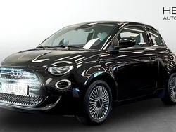 Svart (black) Begagnad 2022 Fiat 500e Icon Halvkombi | 189 900 kr (Marknadspris)