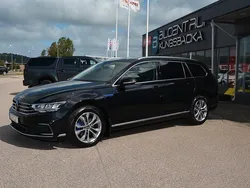Svart Begagnad 2020 VW Passat GTE Kombi | 209 900 kr (Marknadspris)