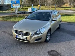 Brun Begagnad 2011 Volvo V60 Momentum Kombi | 68 000 kr (Marknadspris)