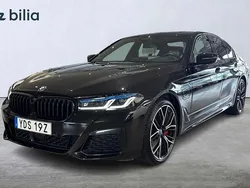 Svart Begagnad 2022 BMW 545e M Sport Sedan | 539 000 kr (Bra pris)