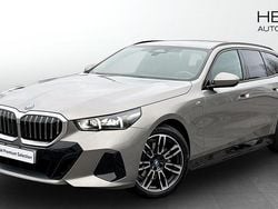Grå (grey) Begagnad 2025 BMW 530e M Sport Kombi | 638 700 kr (Superpris)