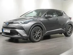 Mörkgrå Begagnad 2018 Toyota C-HR Executive SUV | 199 800 kr (Marknadspris)
