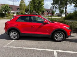 Röd Begagnad 2022 VW T-Roc SUV | 213 000 kr (Marknadspris)