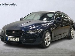 Blå Begagnad 2018 Jaguar XE Sedan | 199 900 kr