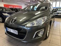 Mörkgrå Begagnad 2013 Peugeot 308 Halvkombi | 66 800 kr (Marknadspris)