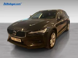 Grå Begagnad 2023 Volvo V60 CC Plus Kombi | 439 000 kr (Marknadspris)