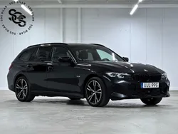 Svart Begagnad 2022 BMW 330e M Sport Kombi | 429 900 kr