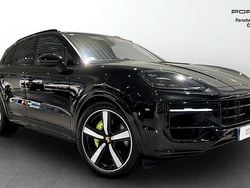 Svart Begagnad 2023 Porsche Cayenne SUV | 1 145 000 kr (Marknadspris)
