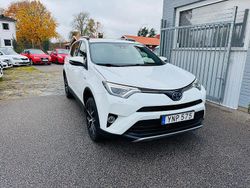 Vit Begagnad 2017 Toyota RAV4 Hybrid Active SUV | 239 900 kr (Marknadspris)