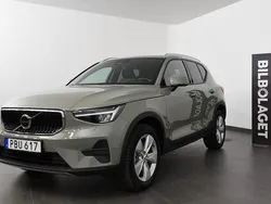 Grön Begagnad 2023 Volvo XC40 Core SUV | 354 800 kr (Marknadspris)