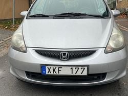 Begagnad 2005 Honda Jazz Halvkombi | 14 000 kr (Marknadspris)