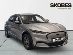 Grå Begagnad 2021 Ford Mustang Mach-E SUV | 429 000 kr (Lite dyr)