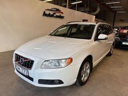 Vit Begagnad 2009 Volvo V70 Momentum Kombi | 84 900 kr (Marknadspris)