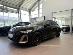 Svart (mytsvart metallic) Ny 2025 Audi A5 S-Line Sportkupé | 684 200 kr (Marknadspris)