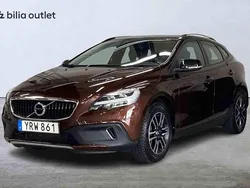 Brun Begagnad 2017 Volvo V40 CC Kombi | 169 900 kr (Marknadspris)