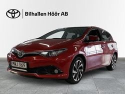 Mörkröd Begagnad 2015 Toyota Auris Active Halvkombi | 124 900 kr (Lite dyr)