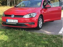 Röd Begagnad 2018 VW Golf VII Halvkombi | 132 000 kr (Marknadspris)