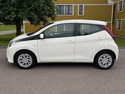 Vit Begagnad 2019 Toyota Aygo X-play Halvkombi | 98 000 kr (Marknadspris)