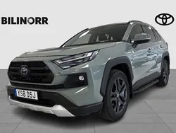 Grön Begagnad 2022 Toyota RAV4 Hybrid SUV | 409 900 kr (Marknadspris)