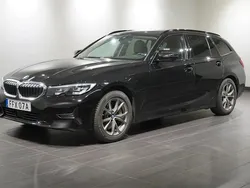 Svart Begagnad 2021 BMW 330e Sport Line Kombi | 289 900 kr (Bra pris)