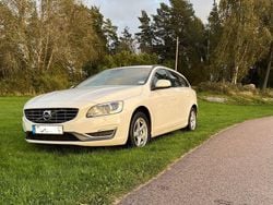 Vit Begagnad 2015 Volvo V60 Momentum Kombi | 96 000 kr (Bra pris)