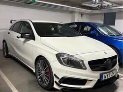 Vit Begagnad 2014 Mercedes A45 AMG AMG Halvkombi | 225 000 kr (Marknadspris)