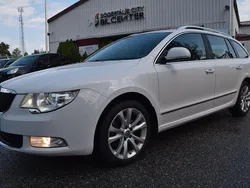 Vit Begagnad 2012 Skoda Superb Kombi | 99 900 kr (Marknadspris)