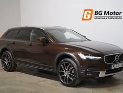 Mörkbrun (brun) Begagnad 2017 Volvo V90 CC Inscription Kombi | 269 900 kr (Lite dyr)