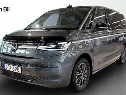Grå (indiumgrå metallic) Begagnad 2022 VW T7 Style Van | 589 900 kr (Superpris)