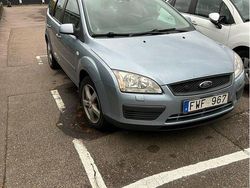 Blå Begagnad 2007 Ford Focus Kombi | 21 900 kr (Marknadspris)